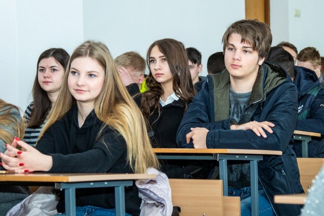 студенти спеціальності Фінансова справа та страхування